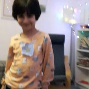 Falamak Joneydi Instagram - بلندتر بخند
 یاد خونه بیفتم