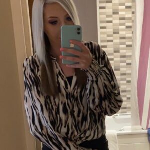 Fallon Sherrock Instagram - Ready for tonight’s punditry/commentary with SportStuffTv for the @dartsliveleague 🎯 Tune in from 10pm @modusdarts180
