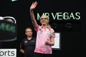 Fallon Sherrock Instagram - Buzzing with my result tonight at the Grand Slam. The last two nights have been fantastic, now I can’t wait for Tuesday. 

Thank you all the support everyone ❤️❤️