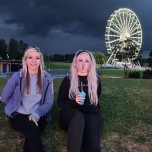 Fallon Sherrock Instagram - Night at the fair @harriieteve @darcie_abarth500 💕 🎡