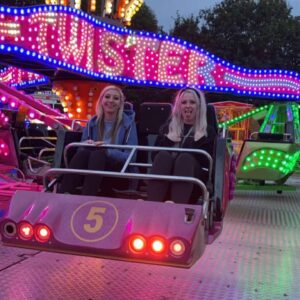 Fallon Sherrock Instagram - Night at the fair @harriieteve @darcie_abarth500 💕 🎡