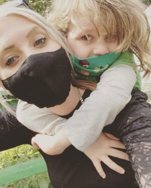 Fallon Sherrock Instagram - Facemask selfie whilst at the dinosaur park 🦖❤️