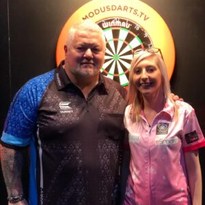 Fallon Sherrock Instagram - Had a fab night in Cheltenham on Friday with @modusdarts180 and @cheltenhamraces ❤️❤️