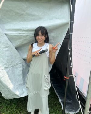 Fang Wu Instagram - 今日是難以控制的可愛
毛孩衣服跟我都是（自己說）
謝謝 #間諜家家酒野餐日 #西拉雅森活節 

是說在唱 #直到有人 的時候 
看到大家的眼神流露出爲我心疼的模樣
我很好！！別擔心🫶🏽
只是也想祝福你們 「找到比你更愛你的人」

今天唱歌給你聽
明天來台北世貿一館
🍜我和 #悅善廚 煮麵給你吃🍜

Pic3 Dress: @mougganofficial