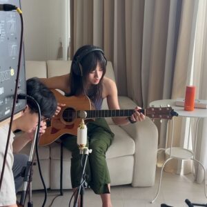 Fang Wu Instagram - 最近：
1. 我只是bass user not player, 因為最後都要交給電腦修

2. 好想要開一間店叫做  « 野菜鹿鹿教我做的菜 »

3. I 人的充電方式變成和有才華的人一起寫歌

4. 和DEW寫了一首超有feel的歌！好想馬上分享

5. 不要跟我鄰居說我在頂樓種🍆

6. @rethink.tw 的帆布變成包包了,他們五月有淨攤快去關注

7. 不可能我在用電腦，吳悠也要生氣吧…