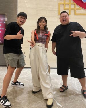 Fang Wu Instagram - 謝謝大牛哥帶我們來粉絲見面會玩！
拖 @dl_livevil 不務正YA的福
女子宿舍第一次合體上台演出
還讓林昀希開金口欸
我們可以組團出道了 嗎（！？）

今天豪豪玩啦
一直亂講話 姑丈嚇到啊哈哈哈哈哈
看來兩年了 
我也有成長吧😗
（黃色笑話的部份…終於是聽懂了rrr)