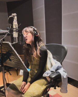 Fang Wu Instagram - 最近的生活長這樣
新單曲進度顯示為快完成階段！

昨天限動問了大家的感情煩惱，我想要幫你們把這些煩惱寫成歌，沒有想到收到超多刻苦銘心的故事，謝謝你們勇敢和我分享，還是這週四晚上十點，我們來直播將這些故事寫成歌要嗎？

𝟭．還是把錄音室打造成像家一樣，錄起來最對味
𝟮．她找到了新的主人，替她開心，不是貓，貓是大寶貝 不賣
𝟯．發問：有人可以做音樂可以不要盯螢幕一整天嗎
𝟰．沒事多倒立 強化血液循環 護眼強身
𝟱．沒事多吃蔬食 健康環保 愛地球不會便秘