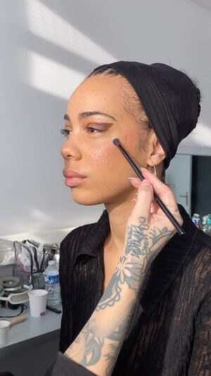Fanny Maurer Instagram - 🤍 Morning prep with @jeunepouce for @muglerofficial assisted by @julie.hoyez 🤍

@kvdbeauty Good Apple serum foundation & concealer, lock it compact setting powder & shade & light contour for face 🤍