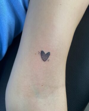Fanny Maurer Instagram - Hey guys ! I’m tattooing now as well 😃 and YES, I still do and will continue doing make up too ❤️ it’s been such a long, exciting and exhausting road as well and I still have so many things to learn but here I am ❤️ Follow along @maurer_ttt 😃❤️