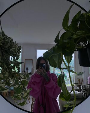Fanny Maurer Instagram - Entre tatouage, maquillage et maison 💚🩷💚 
Un peu de la semaine dernière et un peu de cette semaine 😊
Ça se répète mais j’adore être chez moi 😅