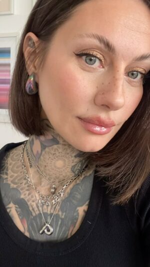 Fanny Maurer Instagram - @nablacosmetics LOVE 🤎 my favorite brand of all times
Eyeshadow palette, brow pencil, lip shaper in #3 & freckle maker 
@glossier stretch concealer 
@sweedbeauty cloud mascara (best ever 🩵)
@kvdbeauty liner, powder and blush
