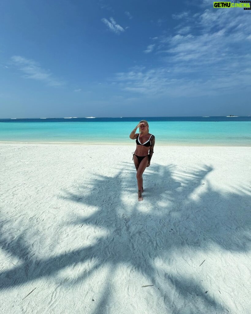 Fanny Rodrigues Instagram - Se pudesses escolher um destino para ires de férias, qual escolhias?! (Eu já estou a poupar para a minha próxima ✈️ 🏝️ 🌞)