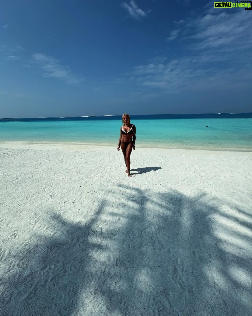 Fanny Rodrigues Instagram - Se pudesses escolher um destino para ires de férias, qual escolhias?! (Eu já estou a poupar para a minha próxima ✈️ 🏝️ 🌞)