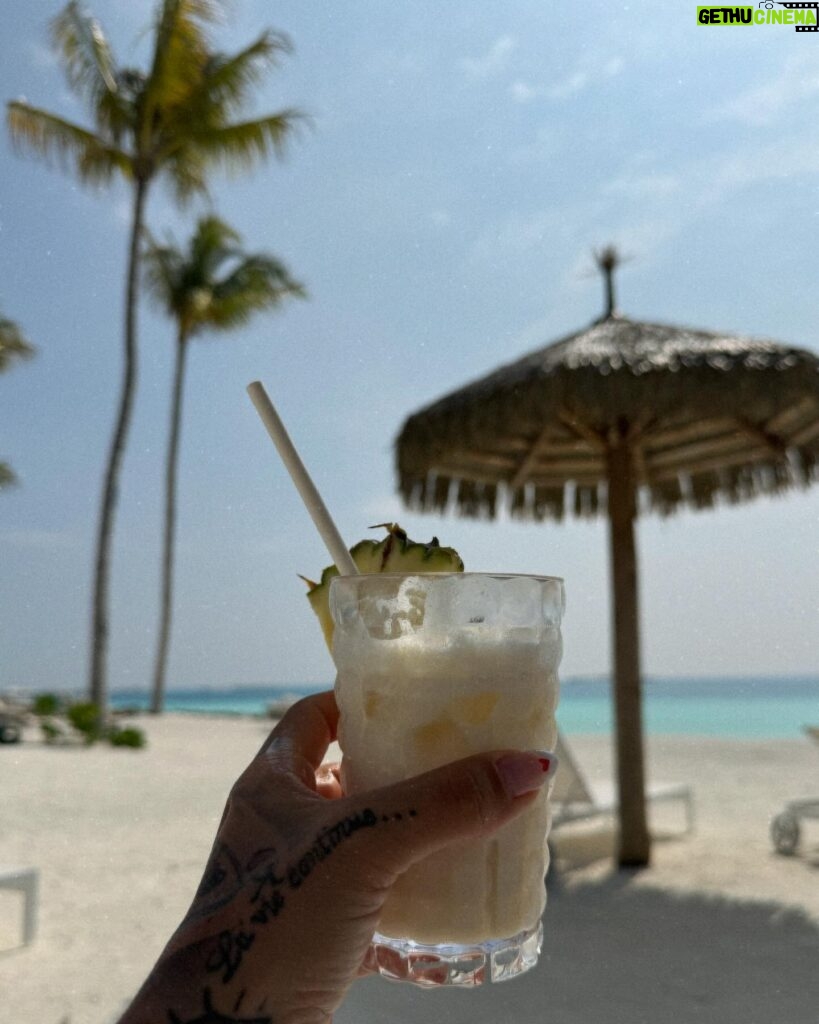 Fanny Rodrigues Instagram - Se pudesses escolher um destino para ires de férias, qual escolhias?! (Eu já estou a poupar para a minha próxima ✈️ 🏝️ 🌞)