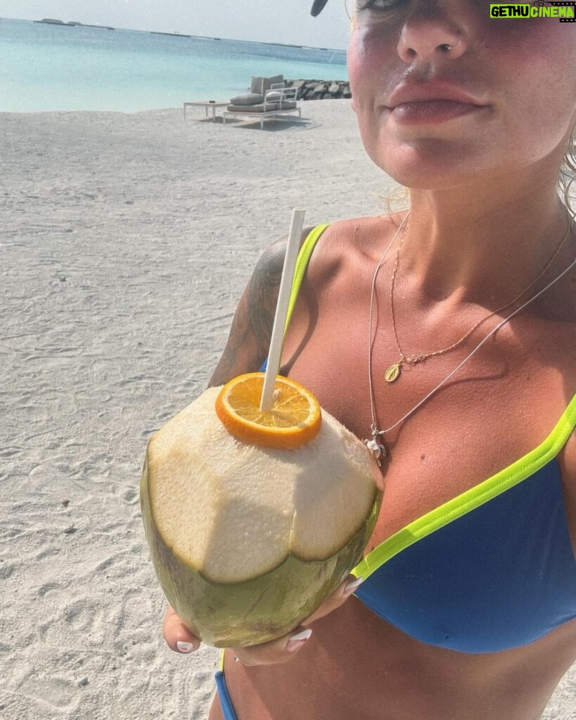 Fanny Rodrigues Instagram - Se pudesses escolher um destino para ires de férias, qual escolhias?! (Eu já estou a poupar para a minha próxima ✈️ 🏝️ 🌞)