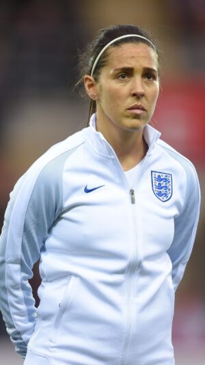 Fara Williams Instagram - 📆 #OnThisDay in 2016, @fara44 made her 150th appearance for the #Lionesses! 

Fara is now the most capped England player - men’s or women’s - of all time. 🙌