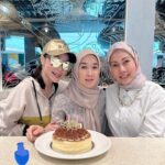 Farahdhiya Instagram - Happy belated birthday!!! @nikmarinasapeia I selalu mendoakan yg baik2 for all my good friends including u. Sayang you Nik Marina ❤️