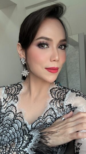 Farahdhiya Instagram - Thank you so much KPDN for having me today,I had a really good time entertaining everyone & thanks for being such a good sport YB Datuk Armizan 🙏🏻😁