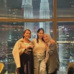 Farahdhiya Instagram - Hilang penat seharian bila dpt bersama dgn sahabat2 yg kita boleh berborak & bergelak ketawa non stop. Jarang dpt jumpa tapi selalu dihati always. Thank you Kak Lina nombor shatuuu @iamellymazlein & @nikmarinasapeia for taking me out last night utk meraikan my birthday,macehhhhh 🙏🏻🥰 Next session kita masak2 pulak 😘❤️