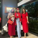 Farahdhiya Instagram - Without crazy friends we wouldn’t have crazy memories,but I think I’m the craziest & I’m their clown!!🤡 LoL! Love u ladies!❤️