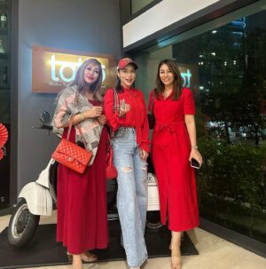 Farahdhiya Instagram - Without crazy friends we wouldn’t have crazy memories,but I think I’m the craziest & I’m their clown!!🤡 LoL! Love u ladies!❤️