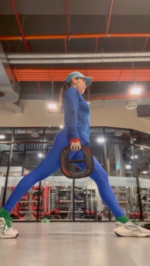 Farahdhiya Instagram - Bila org tanya macam mane boleh maintain walaupon makan dan masak macam2? Workout,feel great & repeat! I do everything,I don’t just focus on 1 type of exercise and Im the happiest when I get to sweat! Excuses don’t kill the fat but exercises do. There’s no shortcuts darlings. Discipline is the bridge between goals & accomplishments. Nak makan sedap2 kene la rajin exercise,jgn malas2 and yg paling penting do it for yourself not anyone else 😎💪🏻