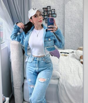 Farahdhiya Instagram - Kalau awak tutup mata awak nampak apa?
Gelaplah! 
Macam tulah hidup saya tanpa awak 🤓