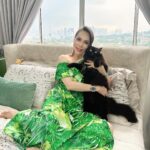 Farahdhiya Instagram - Saya akan sayang awak kalau awak sayang kucing 🐈‍⬛☺️