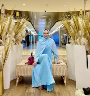 Farahdhiya Instagram - 🩵