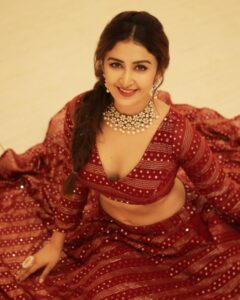 Farnaz Shetty Instagram - Grace, simplicity and tenderness are the jewels that sparkle the rocks I wear ☺️✨✨✨✨ . . . . . . . . . . . . . . . . . . . . . . #red #ethnic #love #divine #happy #smile #eternal #workmode #happyspace #indiangirls #indian #instagram #instagood #instadaily #lehenga #choli #dressforit