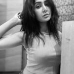 Farnaz Shetty Instagram - Feel 🖤🤍 . . . . . . . . . . . . . . . . #imperfectgirl