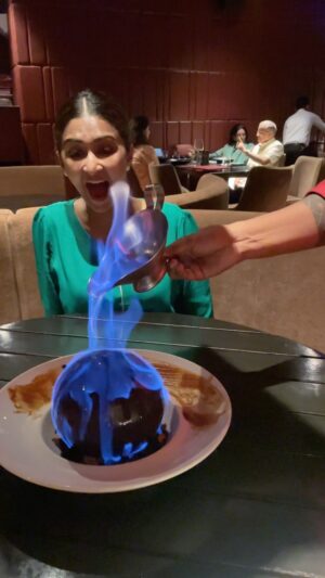 Farnaz Shetty Instagram - Ball on fire 🔥😜 
.
.
.
.
.
.
.
.
.
.
.
.
.
.
.
.
.
.
.
.
.
.
.
#chocolate #désert #sweet #papaya #finedine #fun #liquor #mouthmelting #yum #yummy #irresistible #delicious #fun #friendsforever #friends #memoriesforlife #memories #instagood #instagram #instamood #instafood #instadessert #attractive #captivating #neverseenbefore #toogood #insta #instaviral #viral #reelsinstagram #reelitfeelit