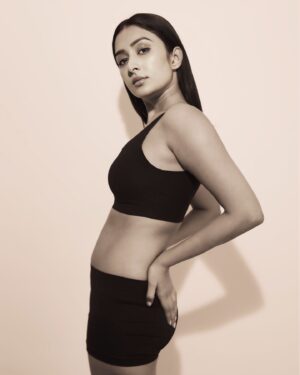 Farnaz Shetty Instagram - “Well, I’m glad people don’t come with calories, or I’d be as fat as my chances of taking life seriously.” 😜😛🥳😘
.
.
.
.
.
.
.
.
.
.
.
.
.
.
.
.
.
#FitnessGoals #FitFam #WorkoutMotivation #HealthyLifestyle #FitnessJourney #GymLife #TrainHard #ExerciseIsMedicine #FitnessInspiration #SweatEquity #FitLife #FitnessAddict #StrongNotSkinny #FitnessChallenge #Fitspiration #GetFit #ActiveLifestyle #FitnessCommunity #TrainLikeABeast #NoPainNoGain #FitForLife #WeightLossJourney #FitAndHealthy #FitnessFriday #CardioQueen
.
.
.
.
.
.
.
.
.
.
.
.
.
.