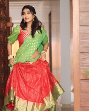 Farnaz Shetty Instagram - “To each heart that fits in the soul, to each one who lets go of their own, for others to feel more.” 🌸💕
.
👘outfit by  @navya.marouthu 
.
.
.
.
.
.
.
.
.
.
.
.
.
.
.
.
.
#halfsaree #red #green #southindian #traditional #culture #beauty #indian #instalike #instadaily #instamood #instagram #fsf #gurl #flower