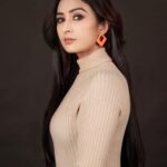 Farnaz Shetty Instagram - Give me a 🌵 I’d still give you a Rose 🌹 . . . 💄 by @sidandpiyu 📸 @kalyans_photography . . . . . . . . . . . . . . . . . . #beige #black #photooftheday #photoshoot #simple #elegant #longhair #hair #makeup #winterlook #wintercoming #instagram #instagood #instadaily #natural #skin #dress #casual