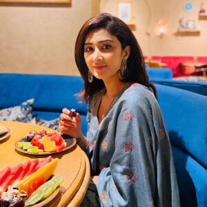 Farnaz Shetty Instagram - “Embarking on my maiden Roza and sharing Iftaari with my bestie painted a day of resilience, where the absence of water and food became a testament to the profound beauty of diversity. In these moments, unity shines through the tapestry of celebrations 🌸😇💜

Overwhelmed by Behroud’s gracious initiation of this heartwarming gathering, their exquisite Iftaar echoes a lingering grace that enriches every fasting day. 😇🌟💛 

@bayroutedining 💜
.
.
.
.
.
.
.
.
.
.
.
.
.
.
.
.
.
.

#roza #ramzan #bayroute #beauty #holymonth #maisen #firstime #blessedbeyondwords #blessed #happy #soulful #fasting #fast #muslim #culture #ramadan #ramadankareem #ramadanmubarak #instagood #instalike #instadaily #goodvibesonly