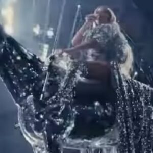 Fatima Robinson Instagram - Renaissance movie out today…….Let’s celebrate all the hard work it took to make this show….the many man hours it took in each department to bring to life this incredible vision by a woman who is the hardest working person I’ve ever worked with @beyonce 
Honored to be a part of such greatness…..everyone involved should give themselves a round of applause @parkwood It ain’t easy…..but it’s worth it🖤