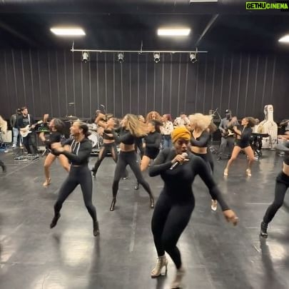 Fatima Robinson Instagram - Perfect Rehearsal makes for a Perfect Performance @fantasia Can’t wait for the world to experience more of this woman.
