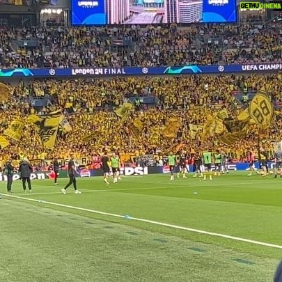 Fatima Robinson Instagram - A Rock Star has entered the building @lennykravitz UEFA Finals Soccer energy hit different⚽️