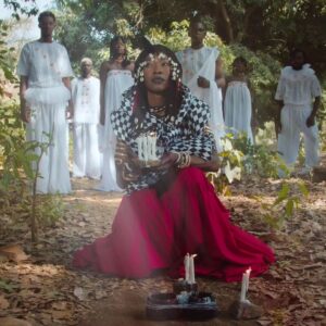 Fatoumata Diawara Instagram - Thank you for the love and support on my new videoclip Blues feat @robertofonsecamusic ✨🙏🏿 thank you for the team behind this dream 🇲🇱 watch now on YouTube