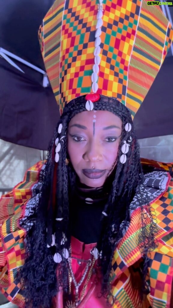 Fatoumata Diawara Instagram - Today marks the first day of the @lollaindia festival in India! We had a fantastic time. Our first gig of the year was attended by one of the best audiences. We appreciate your hospitality. We had a wonderful time! Next destination England! We are so excited 🎸🙏🏾❤️! Time to go on stage! Love ❤️🙏🏾🙌🏾❤️🙏🏾. 💧🎸🎤!