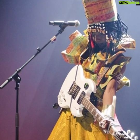 Fatoumata Diawara Instagram - Quelques mots pour vous remercier d’avoir assisté à mon concert, qui s’est déroulé dans la salle mythique de Paris Olympia . La soirée fut belle, inoubliable et remplie d’émotions ! Je voudrais exprimer ma sincère gratitude envers maman Angélique Kidjo et mon frère Mathieu Chedid pour m’avoir honoré par leur présence ! Merci infiniment à mon charmant public, à mon label, à mes collaborateurs et à tous ceux qui, de près ou de loin, m’ont apporté leur soutien. C’est grâce à vous que ce spectacle a été une réussite! ! À tous ceux qui ont manqué ce spectacle, nous nous retrouverons bientôt pour d’autres occasions à venir ! Que Dieu veille toujours ! Much loveeeeeee ❤️❤️❤️🙏🏾🙏🏾🙏🏾. Design: @nour.salam.902819