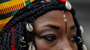 Fatoumata Diawara Instagram - It’s crazy that women still have to fight for their rights. We still live in a society where being a woman is dangerous. Let’s remind ourselves that our mothers, sisters and daughters are absolutely, unbelievably amazing, and they deserve so much more.  Happy Women’s Day! 💜✊🏿🫂

#IWD2024 #internationalwomensday #inspireinclusion