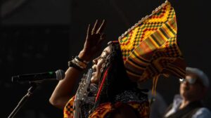 Fatoumata Diawara Instagram - It’s crazy that women still have to fight for their rights. We still live in a society where being a woman is dangerous. Let’s remind ourselves that our mothers, sisters and daughters are absolutely, unbelievably amazing, and they deserve so much more.  Happy Women’s Day! 💜✊🏿🫂

#IWD2024 #internationalwomensday #inspireinclusion