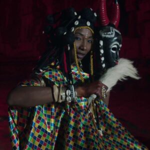 Fatoumata Diawara Instagram - Thank you for the love and support on my new videoclip Blues feat @robertofonsecamusic ✨🙏🏿 thank you for the team behind this dream 🇲🇱 watch now on YouTube