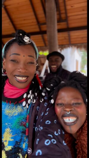 Fatoumata Diawara Instagram - Day two in Mexico 🇲🇽! We are enjoying being together  Sharing love ❤️ !  @africaexpresshq @damonalbarnunofficial @moonchildsanelly @manifestive @jojoabot @gorillaz @pongo_official