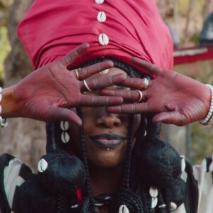 Fatoumata Diawara Instagram - Thank you for the love and support on my new videoclip Blues feat @robertofonsecamusic ✨🙏🏿 thank you for the team behind this dream 🇲🇱 watch now on YouTube