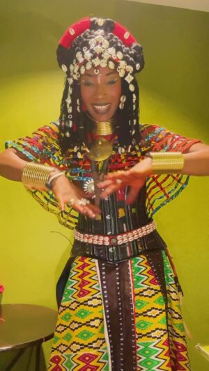 Fatoumata Diawara Instagram - Wishing only but  positive vibes for all the children in the world ❤️❤️❤️❤️❤️🙏🏾! It's coming! Let's keep our thoughts positive. Love is the answer 🙏🏾❤️!