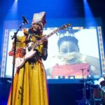 Fatoumata Diawara Instagram – Un excellent Dimanche à toutes et à tous. Quelques images de notre concert à  #olympia de Paris. Merci infiniment à tous pour ce moment magique passé ensemble! Loveeeee ❤️❤️❤️❤️🙏🏾! 

Crédit : #SiânPottok  design: #_nour_salam