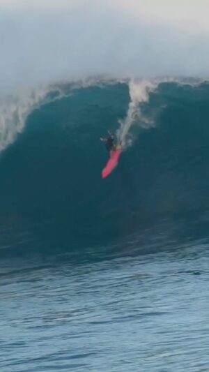 Felicity Palmateer Instagram - @flickpalmateer is your #RedBullMagnitude Breakthrough Performer of the Year! What a winter it’s been for Flick 🙌

#BigWaveSurfing #Surfing #Hawaii